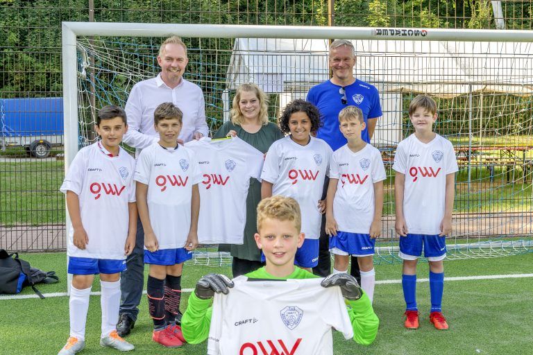 220808_GWV_Trikotuebergabe_TUS-Harpen_8895_300mm_300dpi